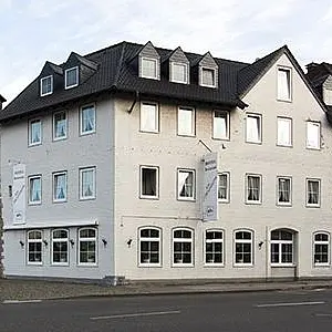 Akt. Haus direkt neben dem Hexenturm